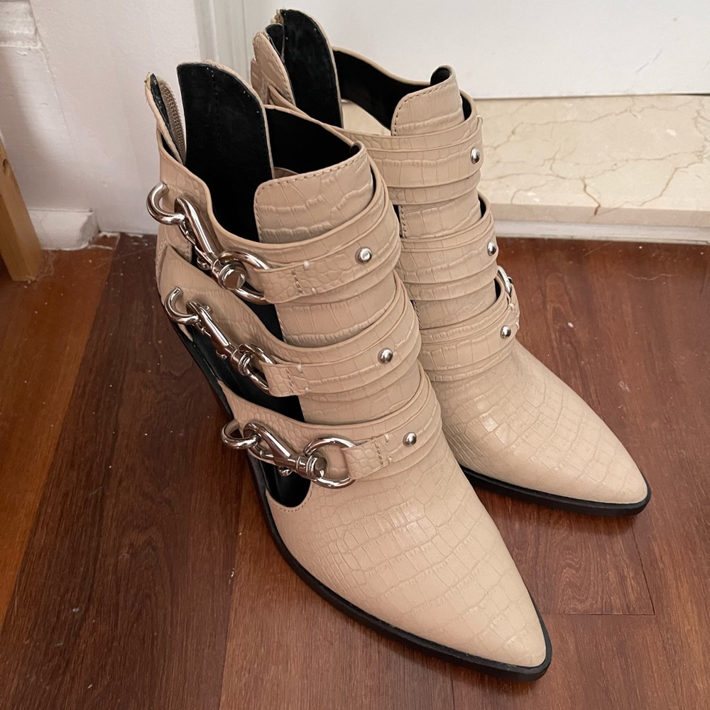 Brand new! Never worn! Heeled boots with buckle detail